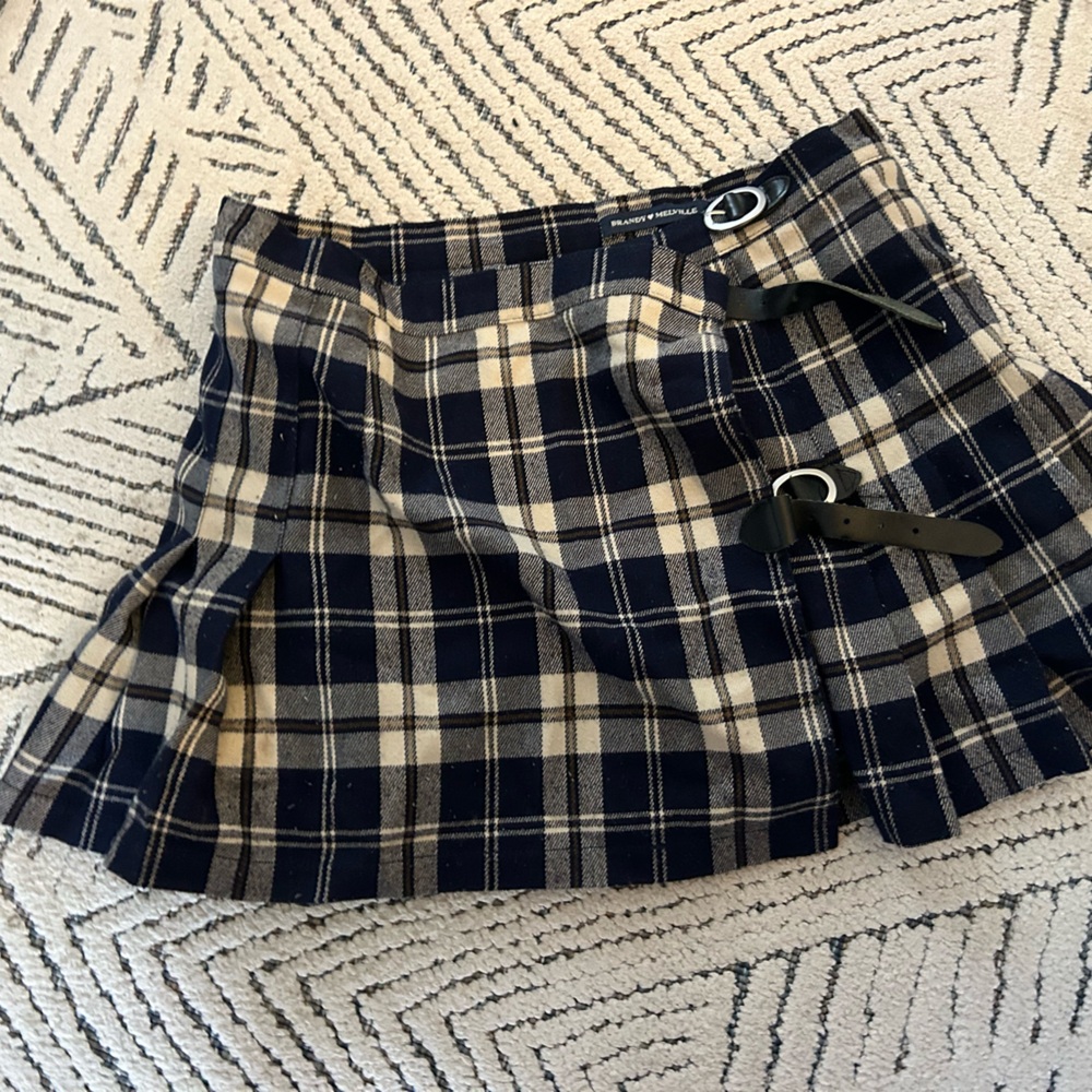Brandy Melville skirt. Size small barley worn not sold anymored anymore